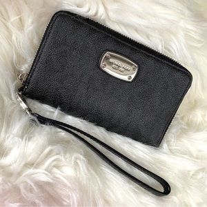 MICHAEL Michael Kors Zippy Black and Grey Woman’s Wallet with Strap